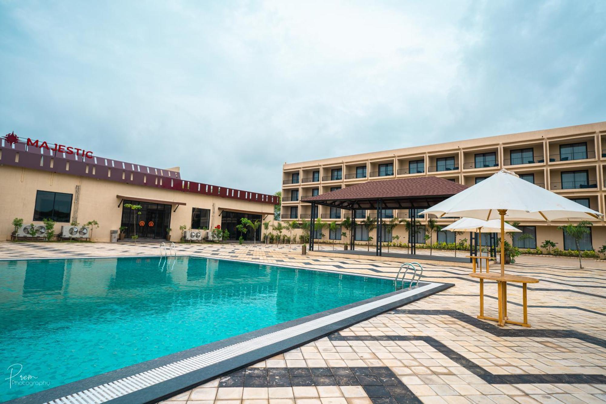 Hotel Omaya Garden Rāipur Buitenkant foto