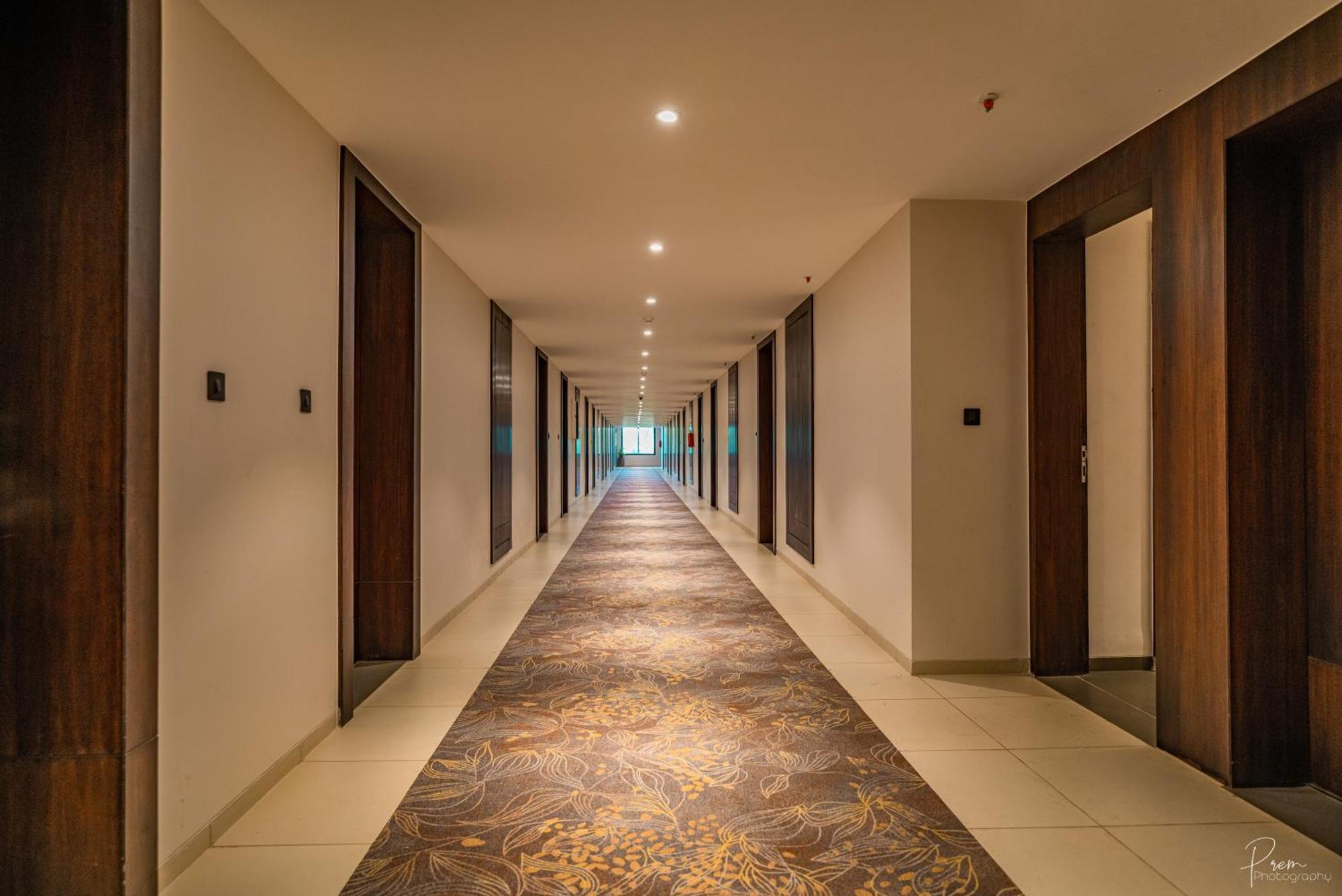 Hotel Omaya Garden Rāipur Buitenkant foto