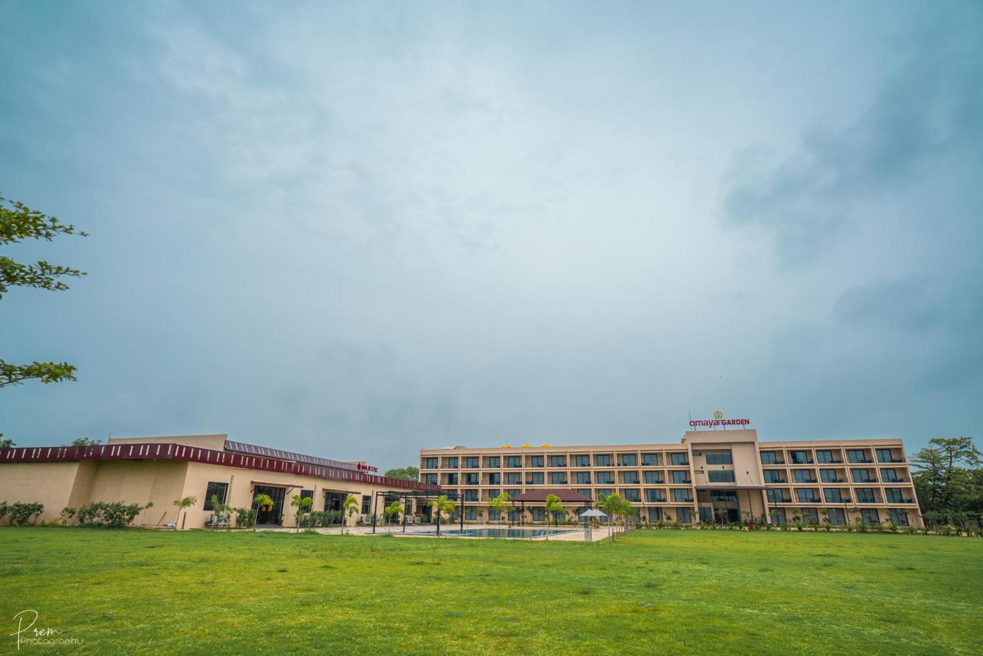 Hotel Omaya Garden Rāipur Buitenkant foto