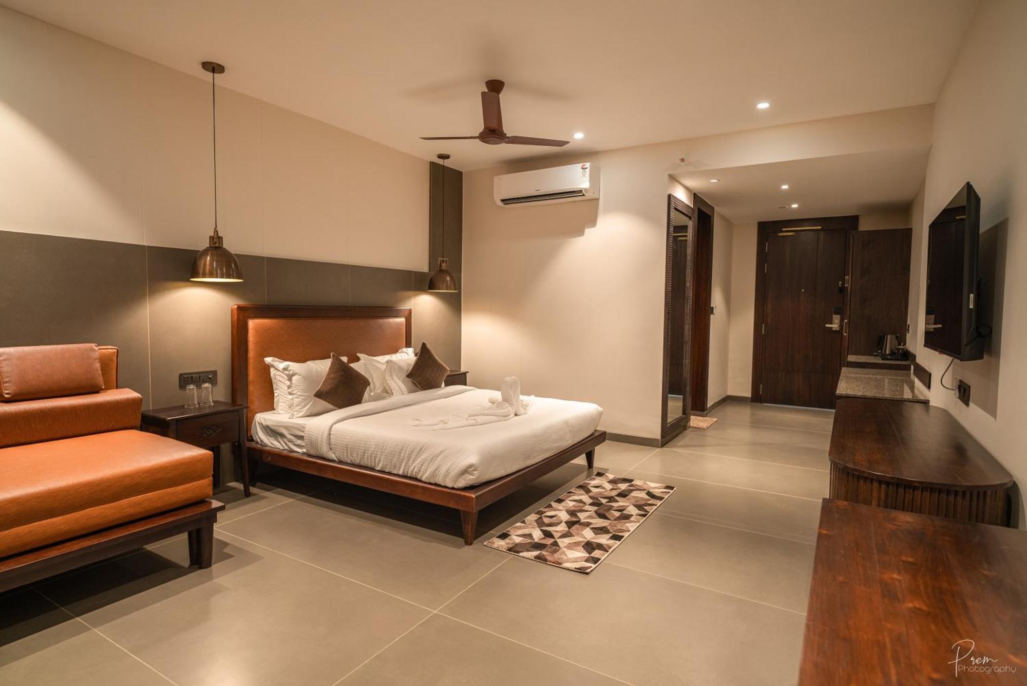 Hotel Omaya Garden Rāipur Buitenkant foto
