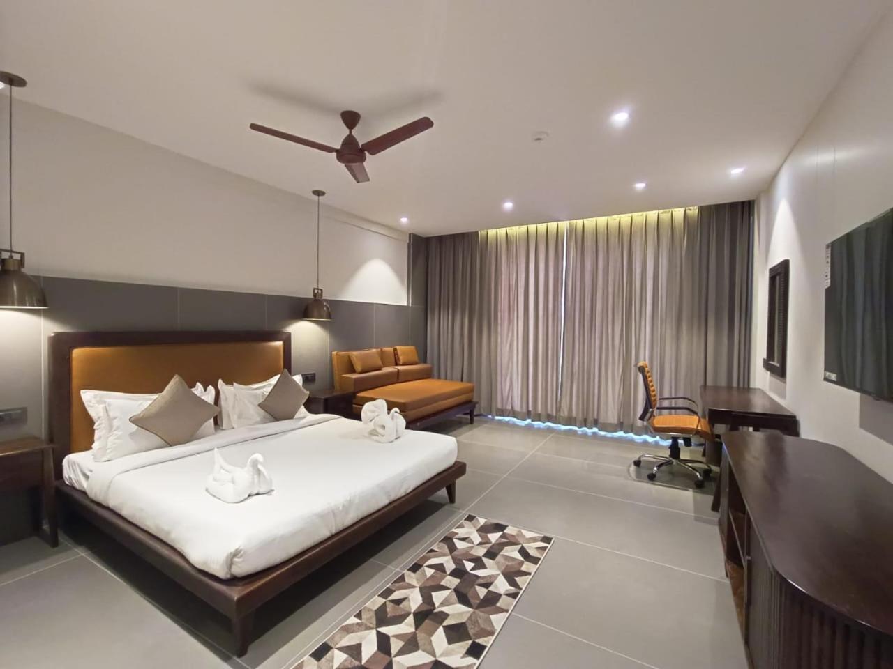 Hotel Omaya Garden Rāipur Buitenkant foto
